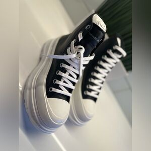 Alexander McQueen
Leather Tread Slick Boot